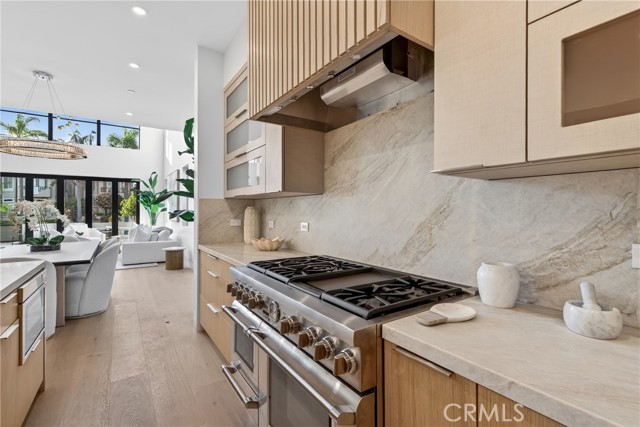 Detail Gallery Image 16 of 58 For 520 11th St, Huntington Beach,  CA 92648 - 3 Beds | 3/1 Baths