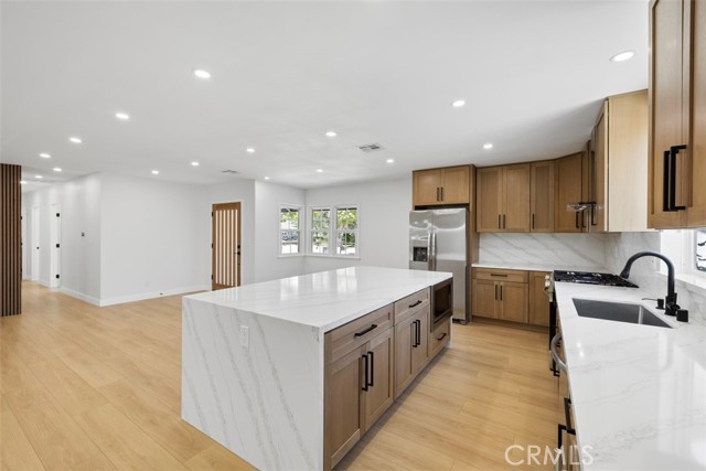 Detail Gallery Image 13 of 38 For 22306 Marlin Pl, Canoga Park,  CA 91303 - 4 Beds | 3 Baths