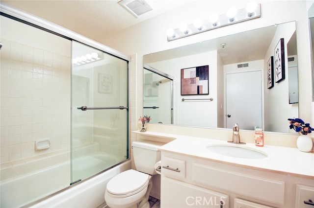 Detail Gallery Image 34 of 59 For 2563 Plaza Del Amo #204,  Torrance,  CA 90503 - 2 Beds | 2 Baths