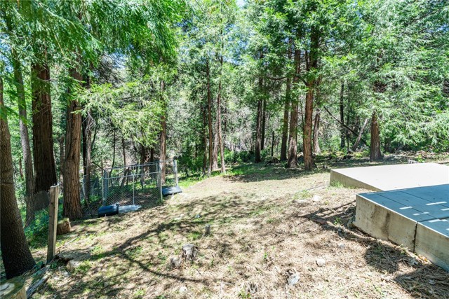23120 Sycamore Lane, Crestline CA: https://media.crmls.org/medias/16228f68-9de7-4335-9aef-c813f276fb00.jpg