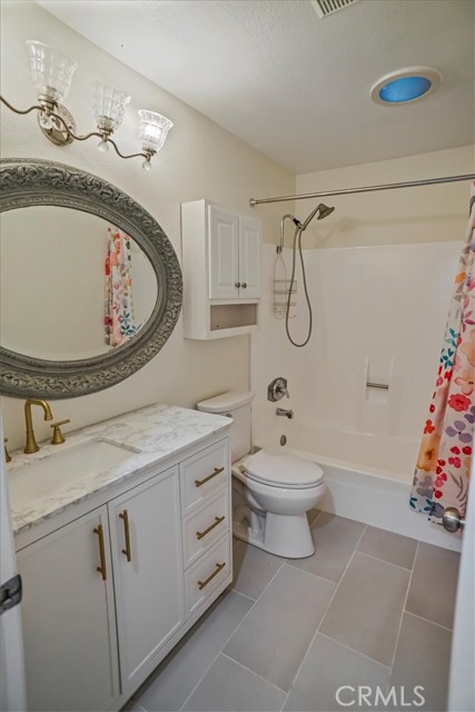28503 Ray Court, Saugus CA: https://media.crmls.org/medias/16229567-d8ac-4d37-a2dd-698b7cfe607b.jpg
