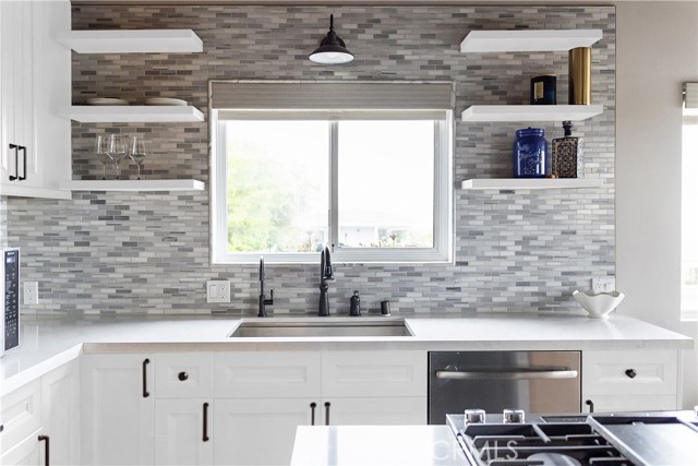 284 Chiquita Street, Laguna Beach CA: https://media.crmls.org/medias/162307b6-9e8f-4923-a3a8-23838834fe76.jpg