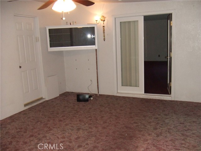 16069 Jasmine Street, Victorville CA: https://media.crmls.org/medias/1623997c-8864-48e3-8681-6c084a63884c.jpg
