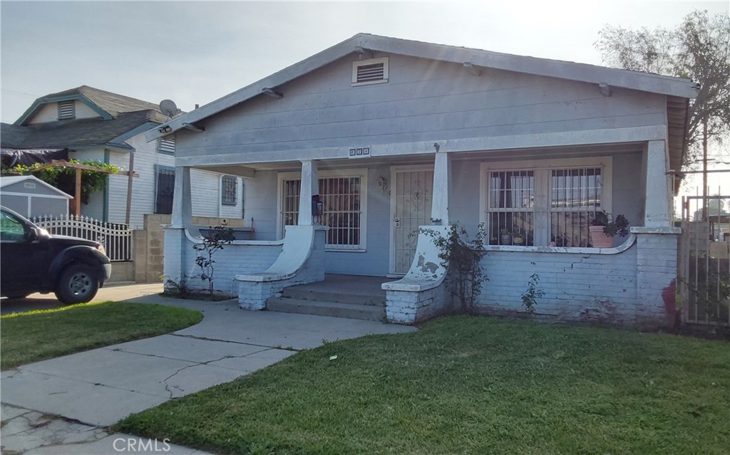 824 W 74th