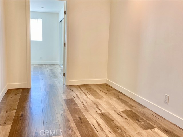 Detail Gallery Image 31 of 38 For 7327 Kester Ave #3,  Van Nuys,  CA 91405 - 4 Beds | 3/1 Baths