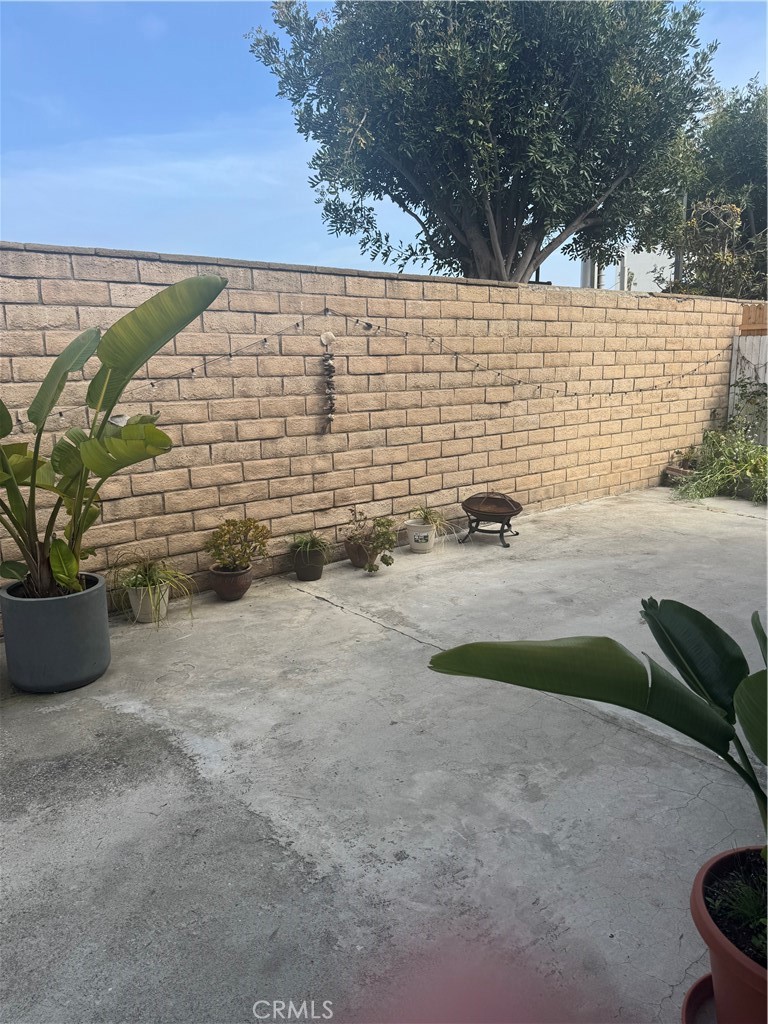 https://media.crmls.org/medias/162633d0-4e0a-45ca-a553-4e9abb09554c.jpg?preset=X-Large