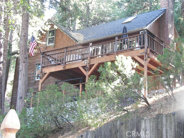 Detail Gallery Image 3 of 21 For 759 Bergschrund Dr, Crestline,  CA 92325 - 3 Beds | 2 Baths