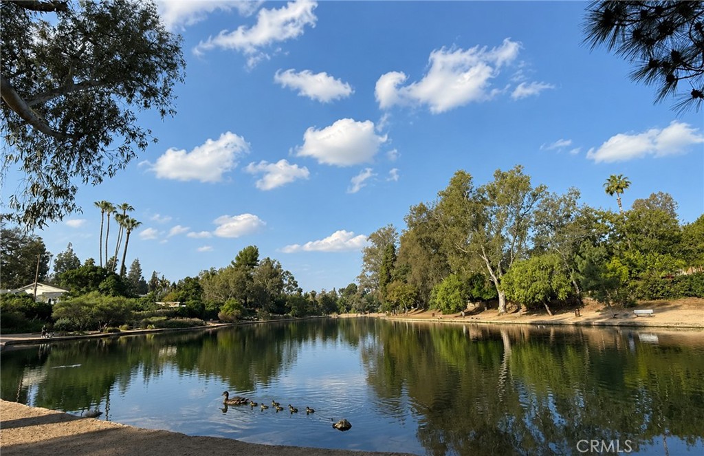 https://media.crmls.org/medias/1627bb3f-3425-4f14-b4bf-38d6c4d98927.jpg?preset=X-Large