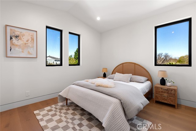 22640 Clarendon Street, Woodland Hills CA: https://media.crmls.org/medias/1627cd7b-afa1-49db-bb6a-d87a1a8db758.jpg