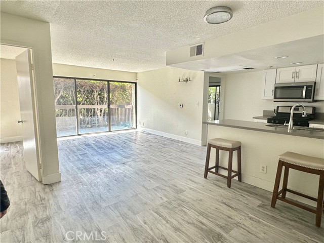 Detail Gallery Image 5 of 18 For 1052 S Mariposa Ave #105,  Los Angeles,  CA 90006 - 2 Beds | 2 Baths