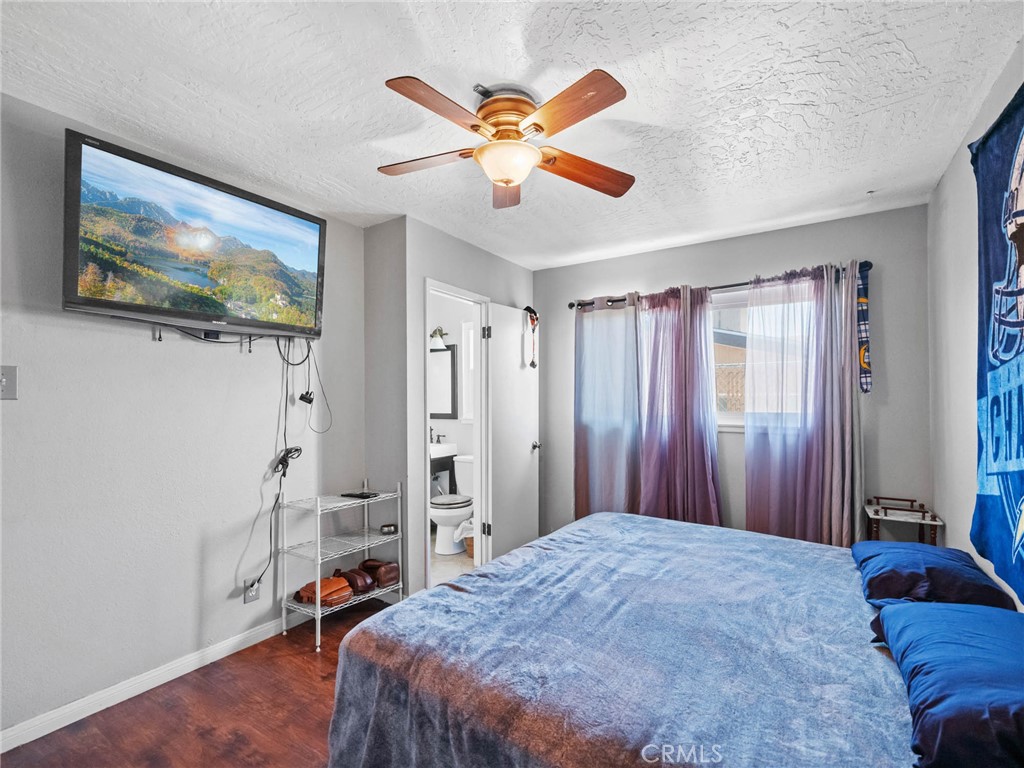 https://media.crmls.org/medias/16284268-fc0a-4e24-9446-515bf26fdb00.jpg?preset=X-Large