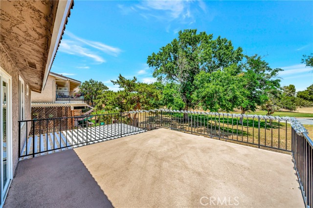 433 Fairway Drive, Palmdale CA: https://media.crmls.org/medias/162890d3-f6d4-45ff-a695-c0a726809862.jpg
