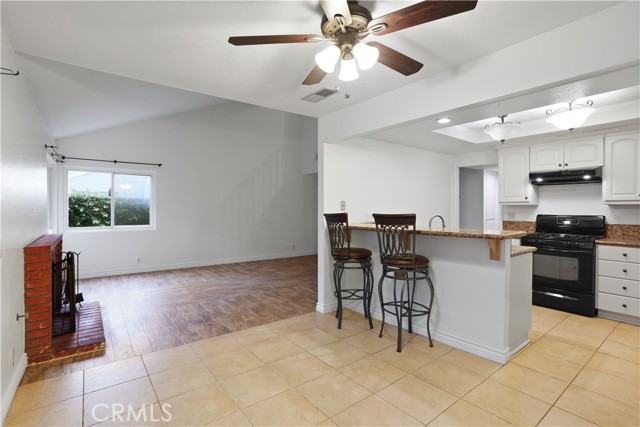 Detail Gallery Image 5 of 27 For 1676 Sumac, Corona,  CA 92882 - 3 Beds | 2 Baths