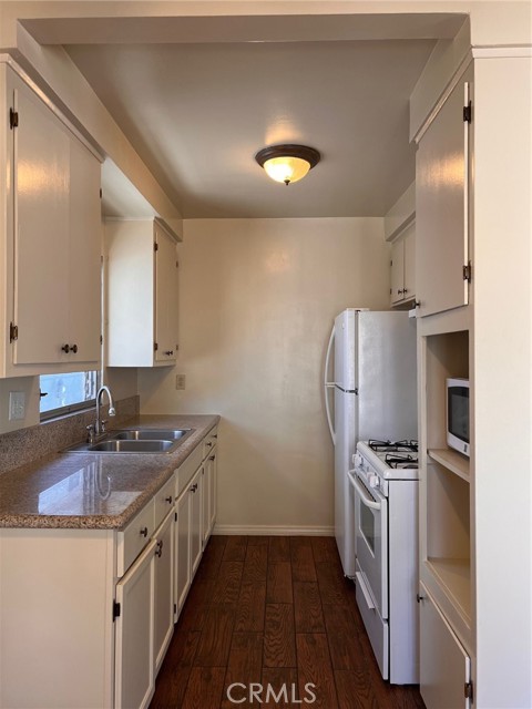 5436 Barton Avenue, Los Angeles, California 90038, 2 Bedrooms Bedrooms, ,1 BathroomBathrooms,Residential Lease,For Rent,5436 Barton Avenue,CRPF24234585