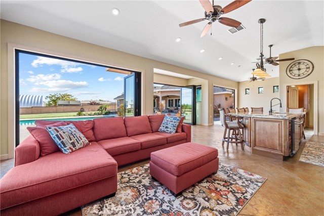 Detail Gallery Image 12 of 46 For 4137 Derby Cir, Lancaster,  CA 93536 - 4 Beds | 4/1 Baths