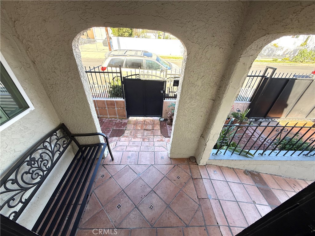 https://media.crmls.org/medias/162cf2c3-2085-470b-92ef-120841ffdcc2.jpg?preset=X-Large