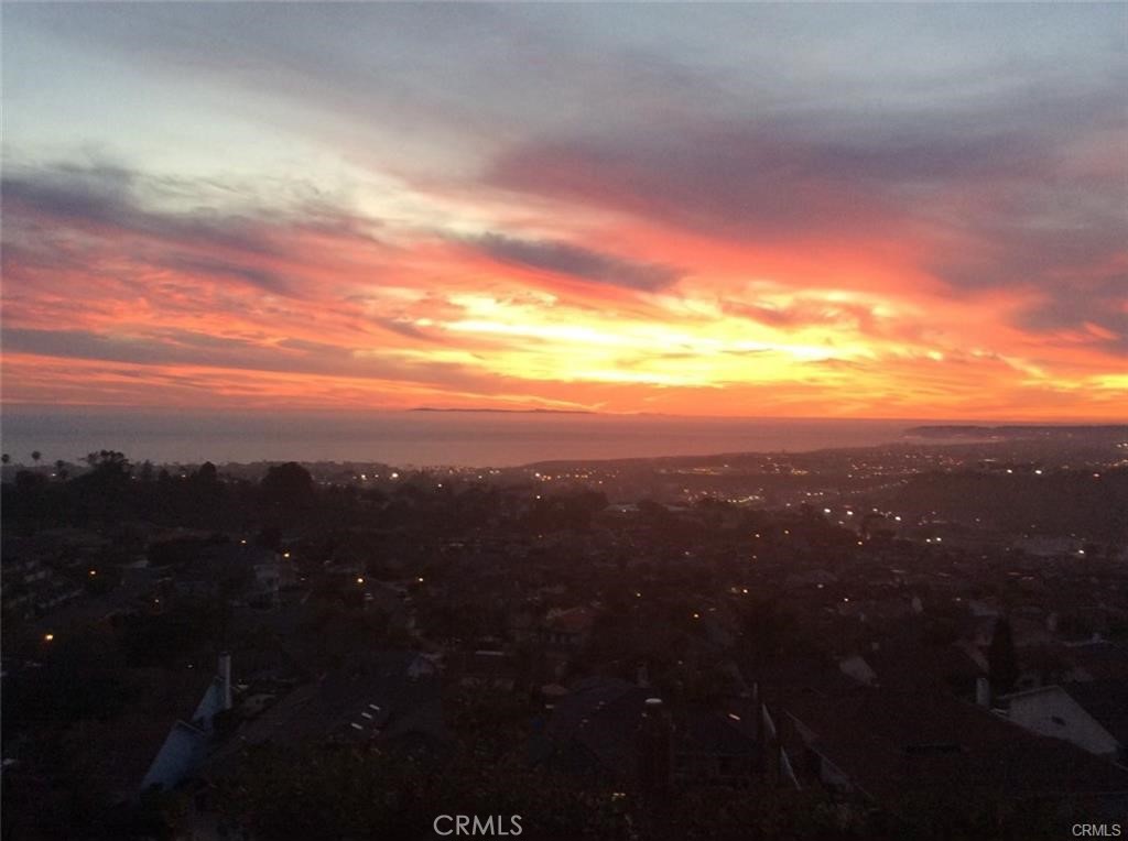 https://media.crmls.org/medias/162dc992-58e4-4192-8765-2c2863f70ab2.jpg?preset=X-Large