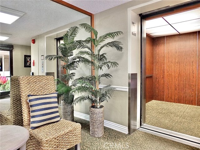 Detail Gallery Image 2 of 35 For 13550 Del Monte Dr #B111,  Seal Beach,  CA 90740 - 2 Beds | 2 Baths