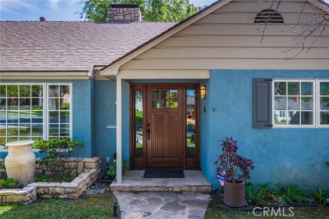 Detail Gallery Image 6 of 20 For 1215 Oak Circle Dr, Glendale,  CA 91208 - 4 Beds | 2/1 Baths