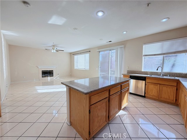 Detail Gallery Image 10 of 36 For 5793 Oakdale Ln, Fontana,  CA 92336 - 5 Beds | 3 Baths