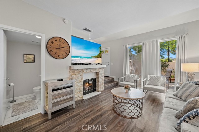 Detail Gallery Image 8 of 30 For 839 S Yellowstone Way, Anaheim,  CA 92808 - 2 Beds | 2/1 Baths