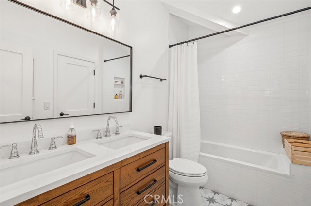 Detail Gallery Image 11 of 18 For 323 Magnolia Dr, Laguna Beach,  CA 92651 - 4 Beds | 3 Baths