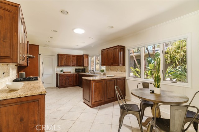 4935 Calvin Avenue, Tarzana CA: https://media.crmls.org/medias/162f61f3-8160-4126-8fb3-8ae58c2e1657.jpg