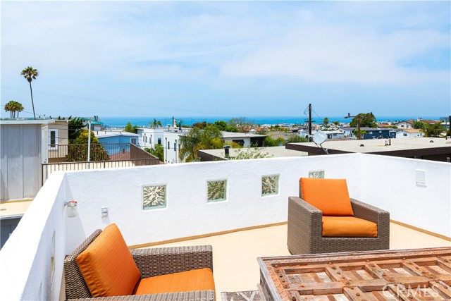 1108 1st Place, Hermosa Beach, California 90254, 3 Bedrooms Bedrooms, ,2 BathroomsBathrooms,Residential,Sold,1st,SB22157669