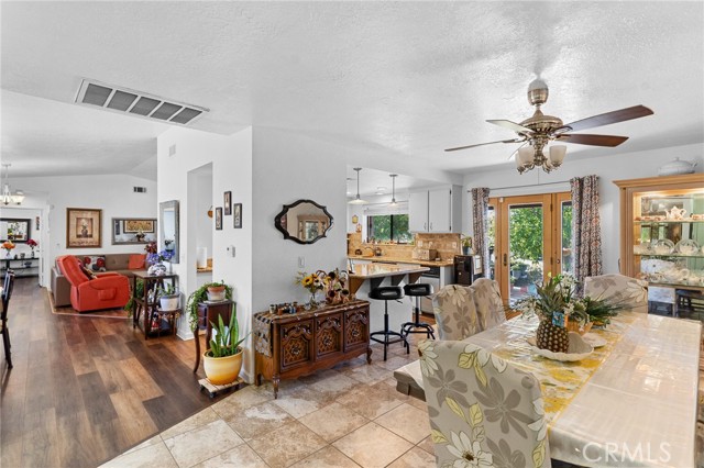 20071 Serrano, Apple Valley CA: https://media.crmls.org/medias/1630e4ab-309d-45e3-88b4-0a215ef20127.jpg