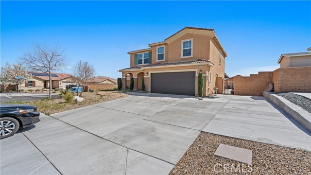 Detail Gallery Image 2 of 18 For 15979 Shawnee, Victorville,  CA 92394 - 4 Beds | 2/1 Baths