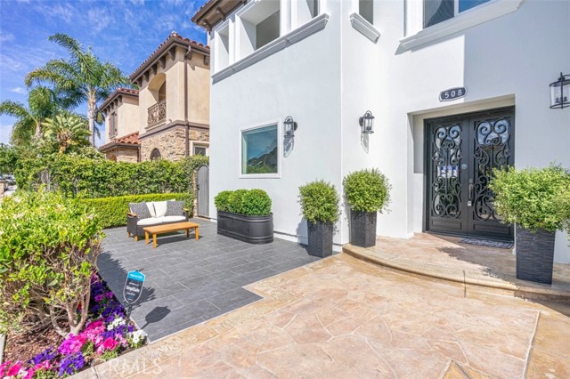 Detail Gallery Image 3 of 74 For 508 Westminster Ave, Newport Beach,  CA 92663 - 5 Beds | 5/1 Baths