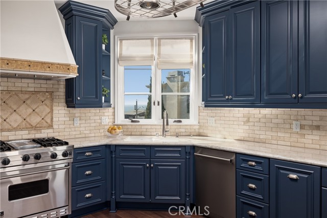 2211 Vista Drive, Manhattan Beach, California 90266, 3 Bedrooms Bedrooms, ,3 BathroomsBathrooms,Residential,Sold,Vista,SB21197291