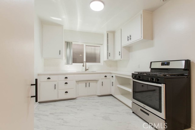 Detail Gallery Image 7 of 19 For 930 N Stanley Ave #4,  West Hollywood,  CA 90046 - 3 Beds | 2 Baths