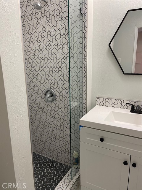 Detail Gallery Image 13 of 22 For 14560 Clark #102,  Sherman Oaks,  CA 91411 - 2 Beds | 2 Baths