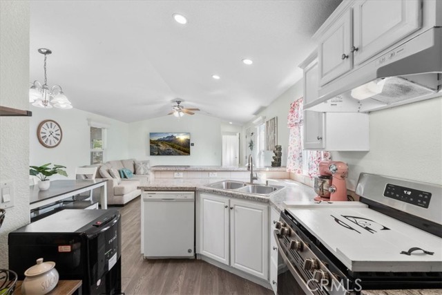 Detail Gallery Image 9 of 39 For 22111 Newport Ave #34,  Grand Terrace,  CA 92313 - 2 Beds | 2 Baths
