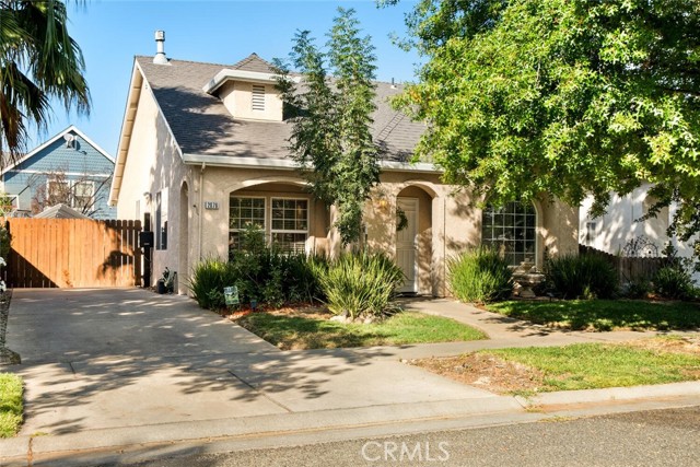 Detail Gallery Image 2 of 30 For 2076 Rochester Dr, Chico,  CA 95928 - 3 Beds | 2 Baths