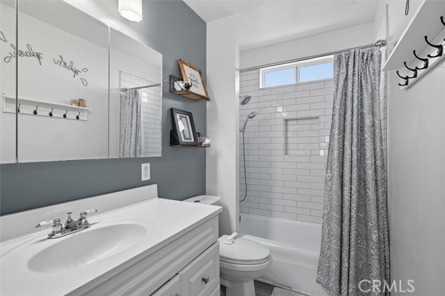 Detail Gallery Image 31 of 44 For 5030 W 130th, Hawthorne,  CA 90250 - 4 Beds | 2 Baths