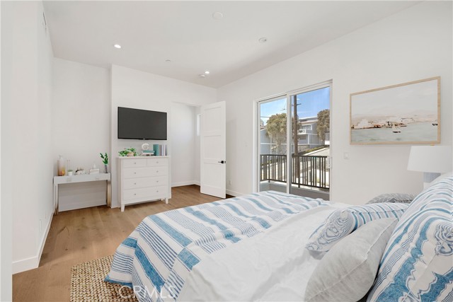 2100 Carnegie Lane, Redondo Beach CA: https://media.crmls.org/medias/163541c9-1f41-4896-a660-2c1a02d2b88c.jpg