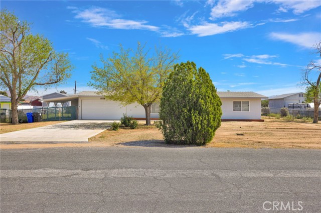 Detail Gallery Image 2 of 55 For 14775 Gayhead, Apple Valley,  CA 92307 - 3 Beds | 2 Baths