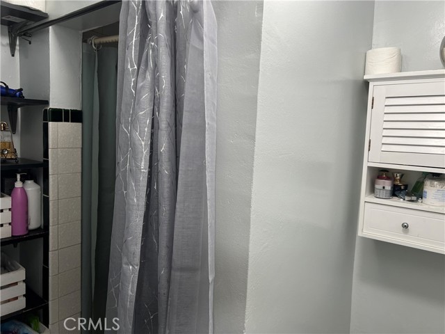 Shower in back Studio