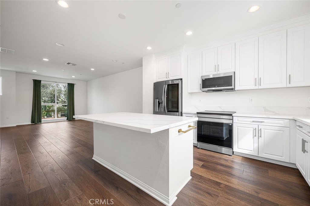5860 LINDEN #8