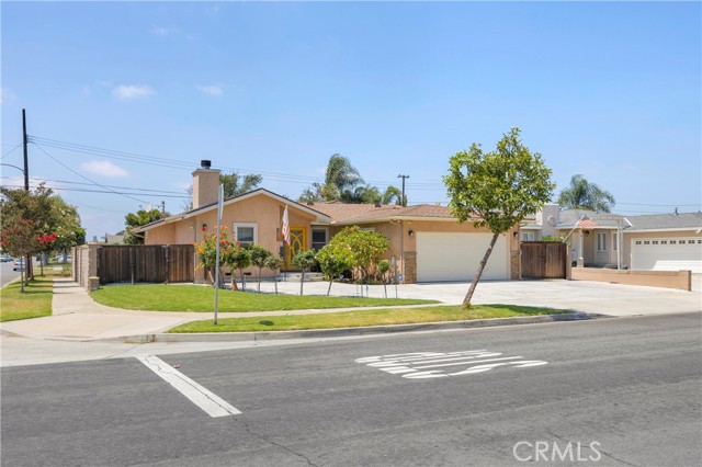Detail Gallery Image 3 of 31 For 1521 S Dallas Dr, Anaheim,  CA 92804 - 3 Beds | 2/1 Baths
