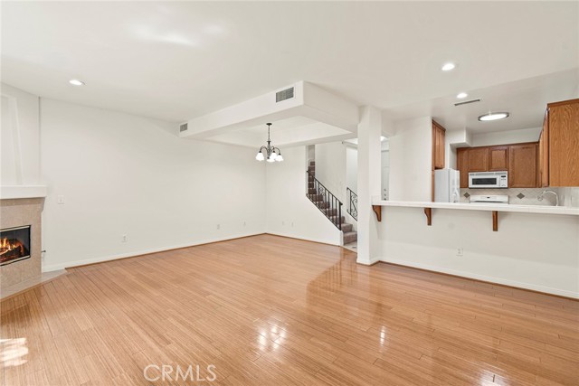14819 Magnolia Boulevard, 11 photo 7