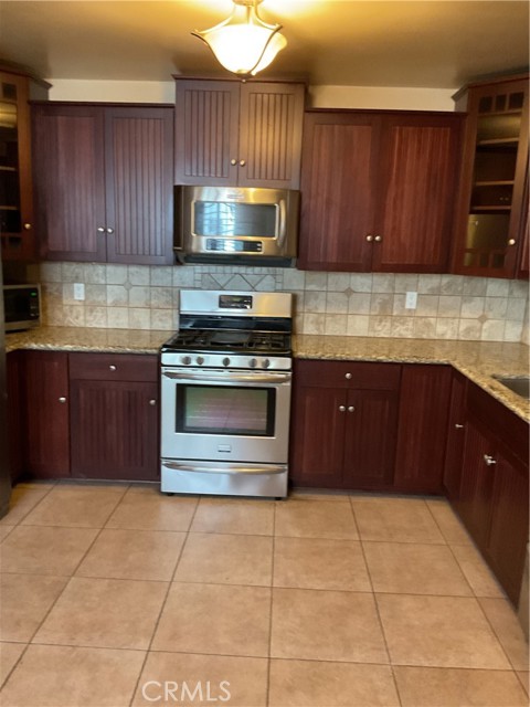 Detail Gallery Image 3 of 15 For 1627 W 65th St, Los Angeles,  CA 90047 - 3 Beds | 2 Baths