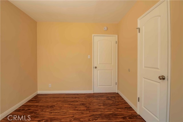 6911 Enfield Avenue, Reseda CA: https://media.crmls.org/medias/1638dc68-7f21-4a9f-881f-652e5c2e59af.jpg