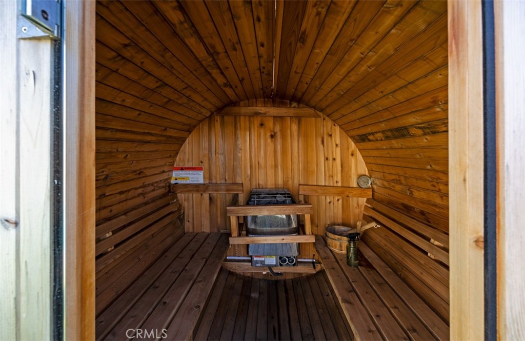 https://media.crmls.org/medias/1638fffe-4b26-4399-96f4-53d8c37c9415.jpg?preset=X-Large