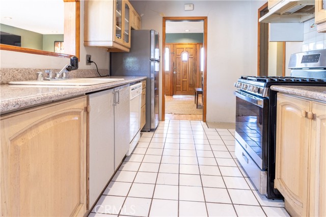 Detail Gallery Image 14 of 33 For 16728 Celtic, Granada Hills,  CA 91344 - 3 Beds | 2 Baths