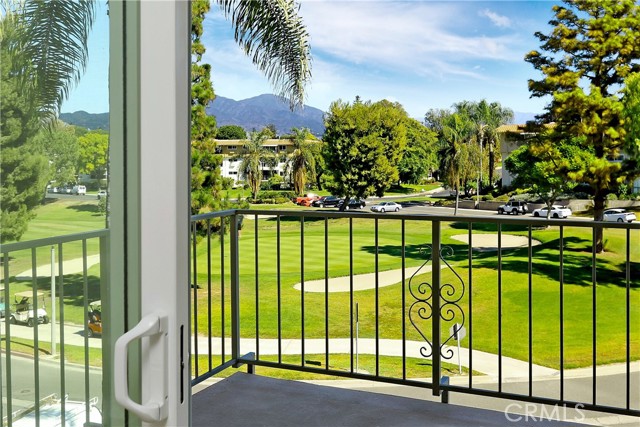 2386 Via Mariposa W, Laguna Woods CA: https://media.crmls.org/medias/16395954-840c-484f-b9d5-9e848c72c34a.jpg