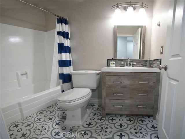 Detail Gallery Image 8 of 18 For 2204 Mcneil Cir, Corona,  CA 92882 - 3 Beds | 2 Baths