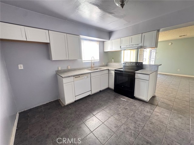 707 Sterling Road, Bakersfield CA: https://media.crmls.org/medias/163bb6a5-3701-45d3-a86f-3bdc56181956.jpg